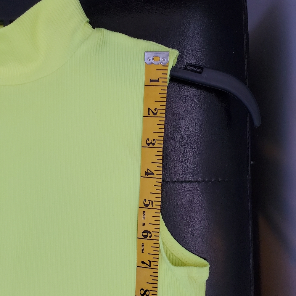 NO BOUNDARIES neon sleeves top SMALL - Picture 7 of 10